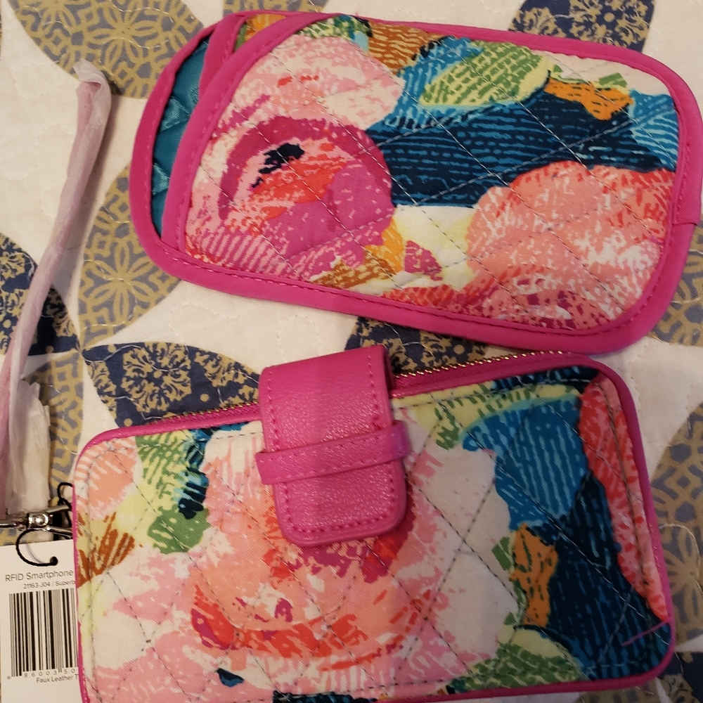 Wristlet and eyeglass case
